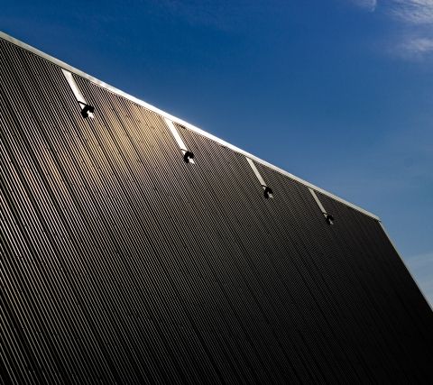 屋根のリフォームで人気！ガルバリウム鋼板屋根の特徴とは？ アイキャッチ画像