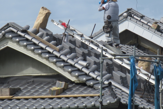 屋根の葺き替えとカバー工法はどちらを選ぶ？メリットデメリットを比較 画像