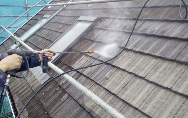 屋根のバイオ洗浄とは？通常の高圧洗浄との違いとメリットを徹底解説 画像