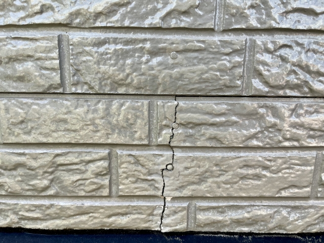 窯業系サイディングのクラック(ひび割れ)について 画像