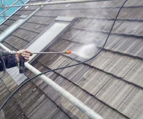 屋根のバイオ洗浄とは？通常の高圧洗浄との違いとメリットを徹底解説 アイキャッチ画像